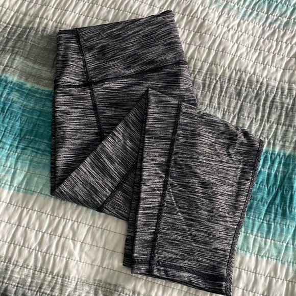 Knockout by Victoria Secret workout Capri leggings size Large - Picture 5 of 5